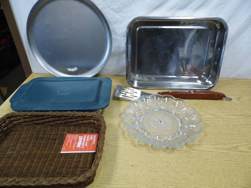 lot 43 image: Pyrex - Pan - Pizza Pan