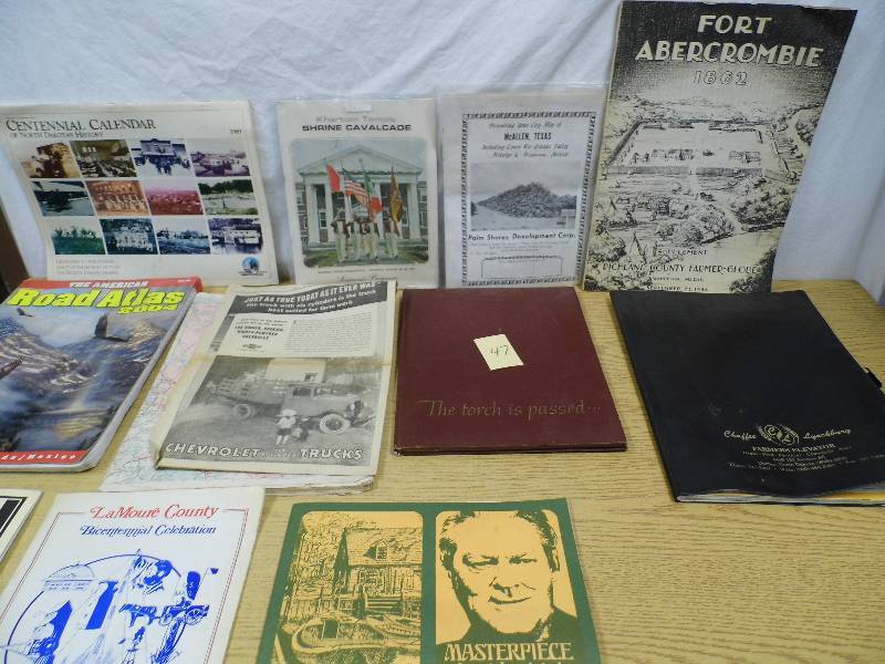 lot 47 image: Vintage Souvenier Books
