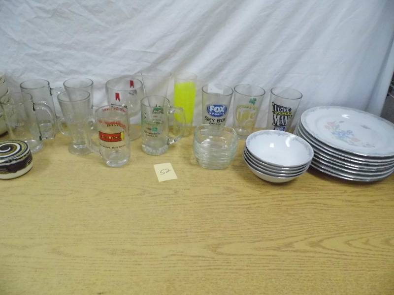 lot 52 image: Dishes - Glassware