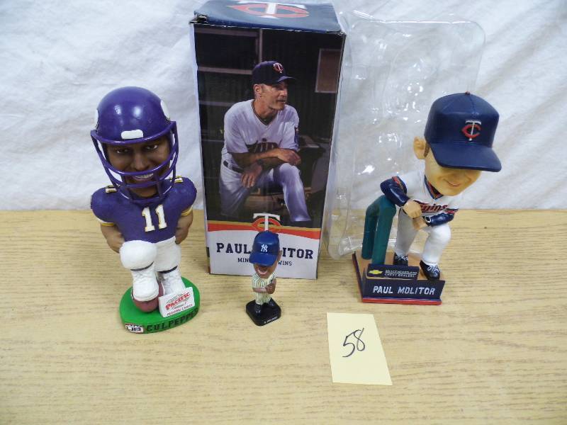 lot 58 image: Sports Bobbleheads