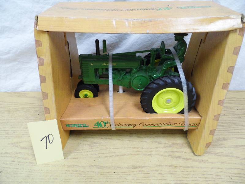 lot 70 image: Ertl 40th Anniversary John Deere