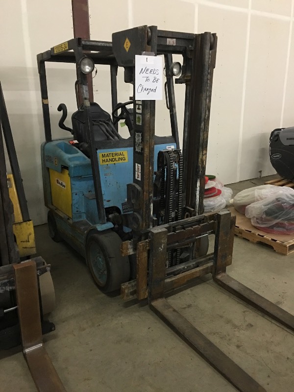 Electric forklift