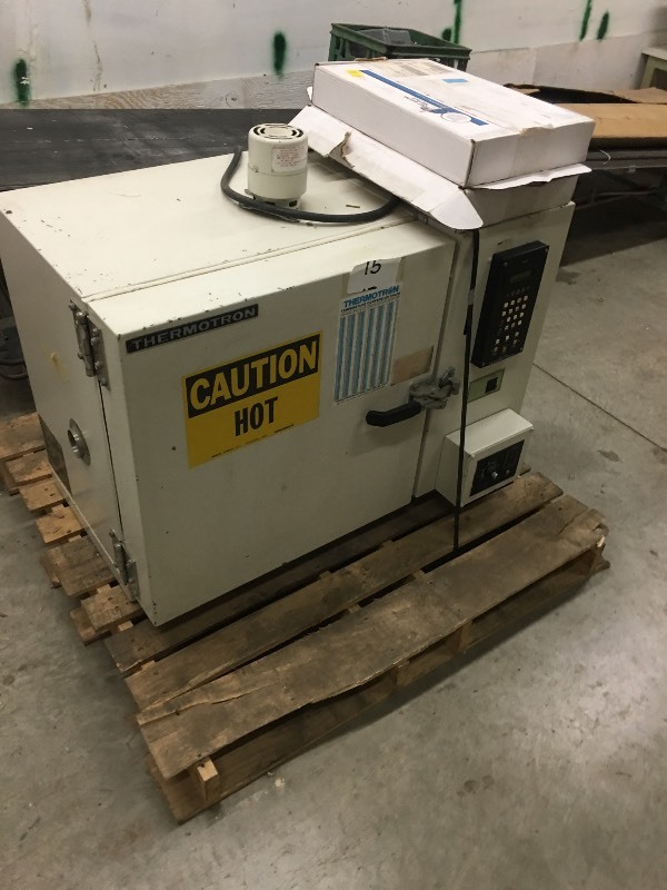 Lab oven