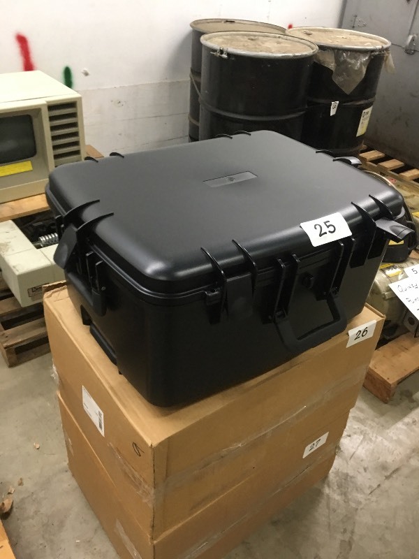Single latching hard travel case