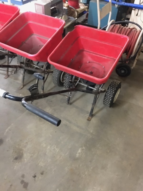 Lawn spreader