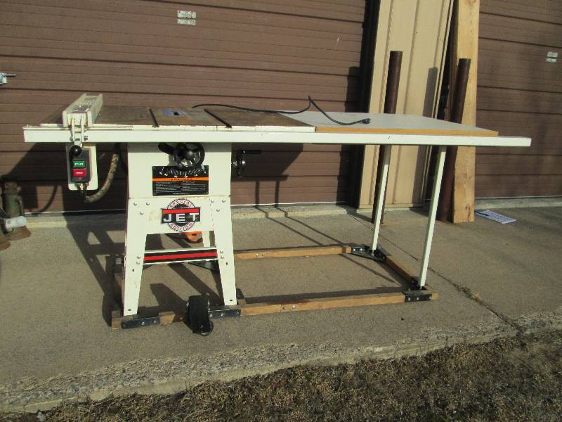 lot 3 image: Jet 1 12 hip 48 table saw.