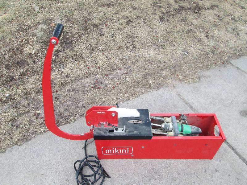 lot 12 image: Mikini Pocket Hole Machine