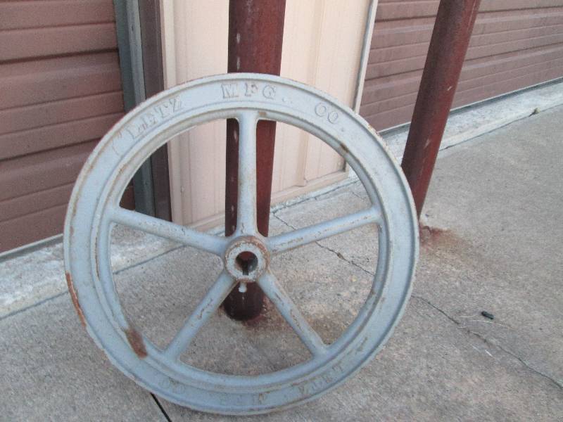 lot 20 image: Lutz Hit miss Wheel Pully