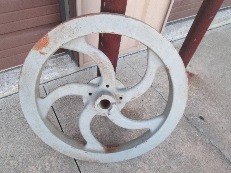 lot 21 image: Hit miss Counter weight