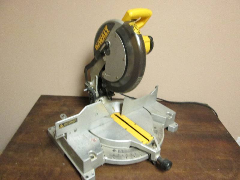lot 2 image: 12 DeWalt Compound Miter Saw