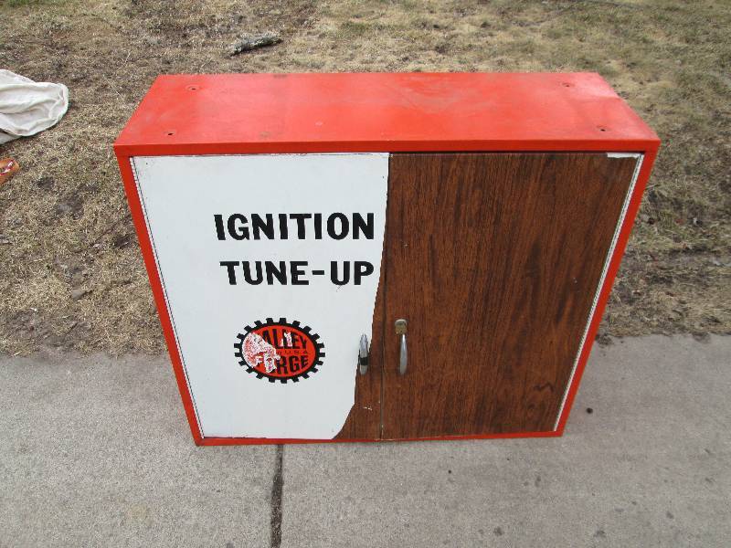 lot 45 image: Valley Forge Automotive Steel Cabinet