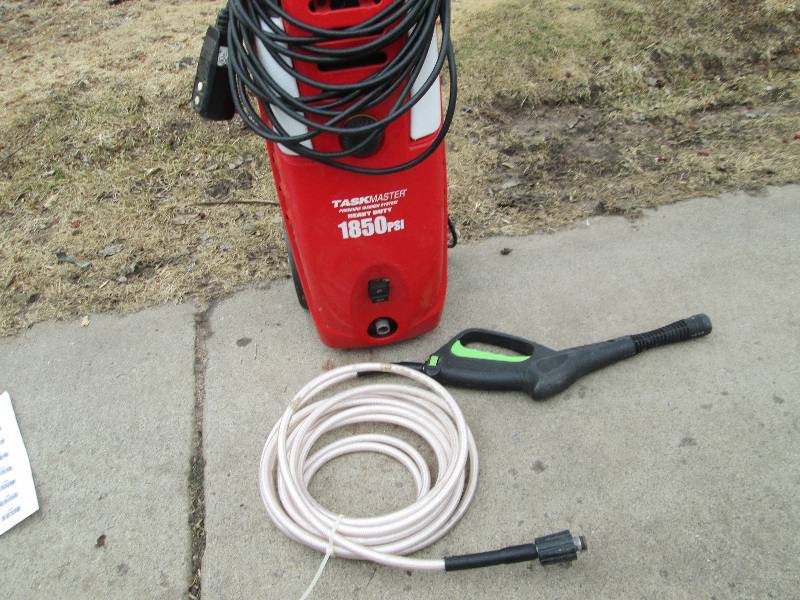lot 52 image: Task Master 1850 Pressure Washer