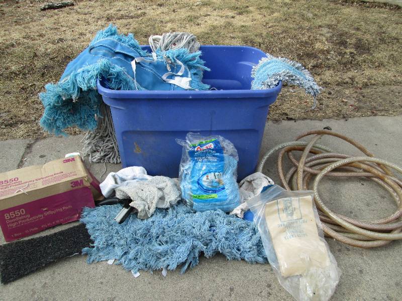 lot 54 image: Cleaning Supplys