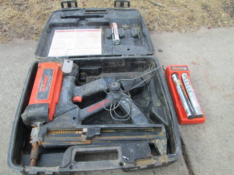 lot 66 image: Trak Fast Drywall nail Gun