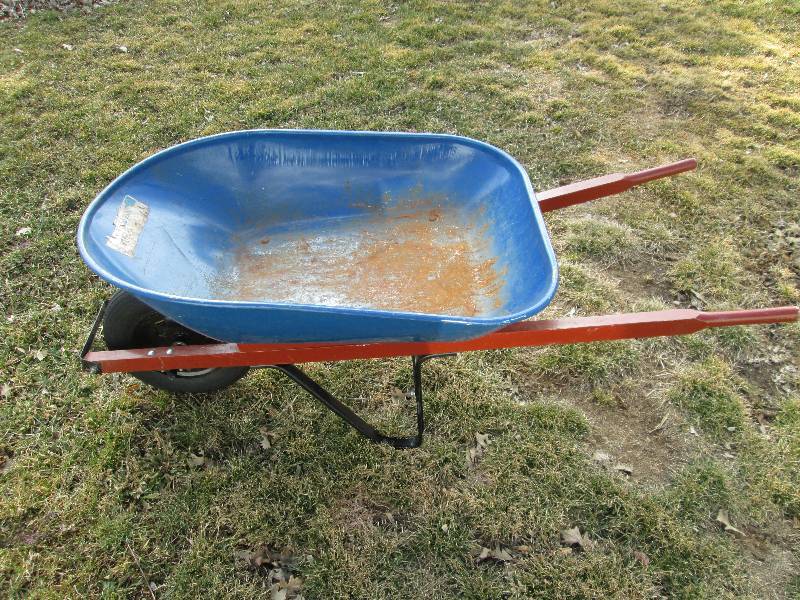 lot 68 image: Steel Bucket Wheelbarrow