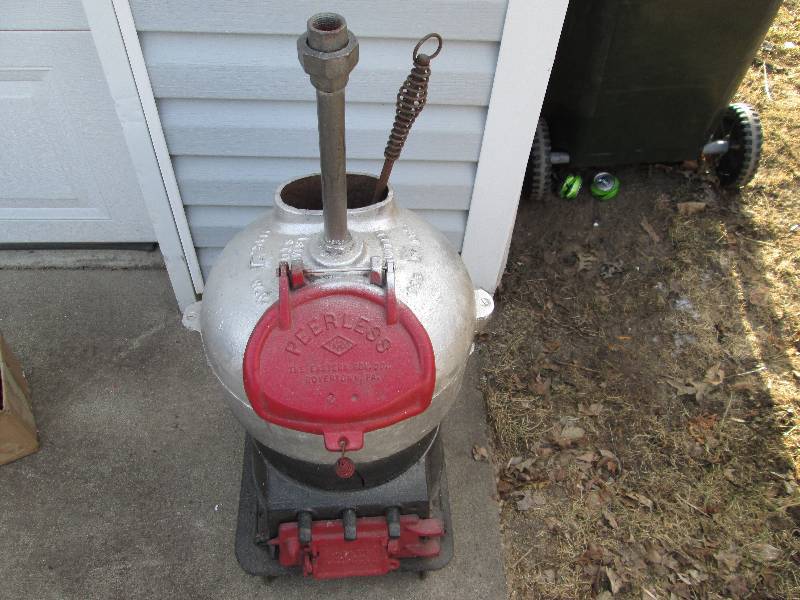 lot 72 image: Vintage Peerless Boiler