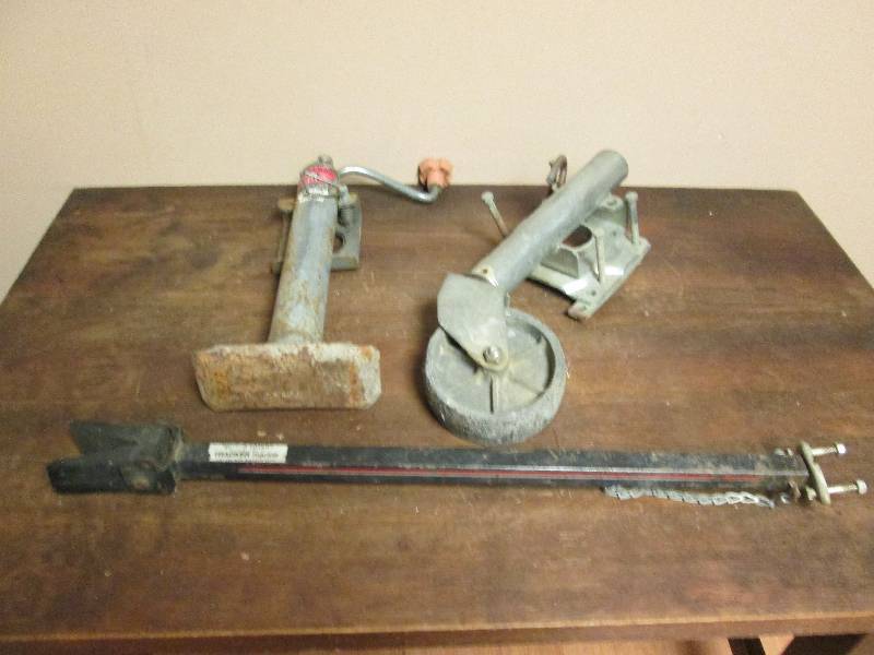 lot 87 image: Trailer Jacks
