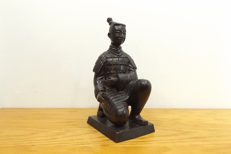 lot 7 image: Vintage 15.25 Heavy Bronze Asian Warrior Statue 