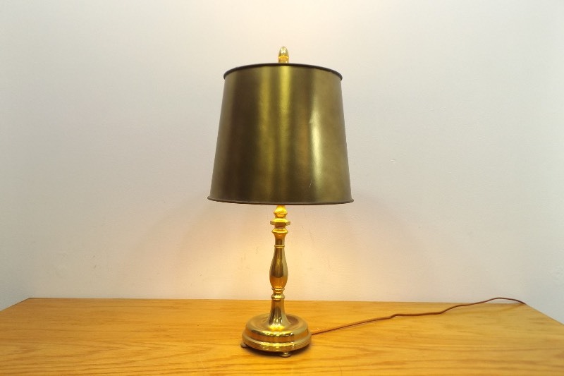 lot 13 image: Vintage Brass Lamp