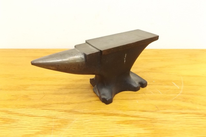lot 23 image: 10 LB Jewelers Anvil