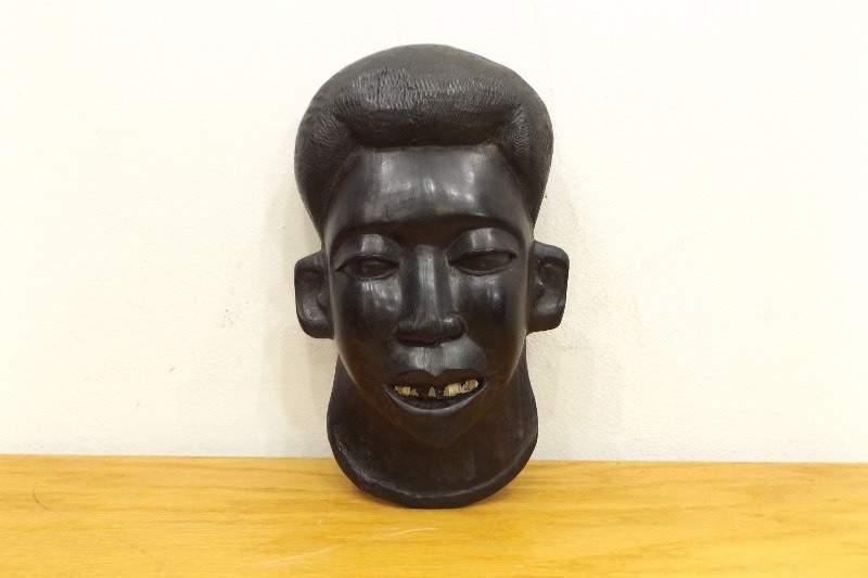 lot 35 image: Vintage HEAVY Dense Wood Carved African Mask