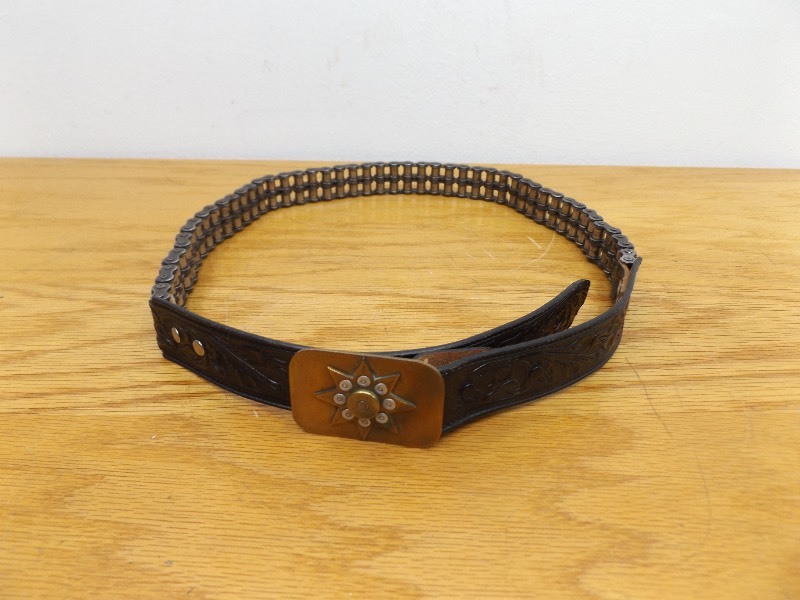 lot 44 image: Unique Chain Belt 