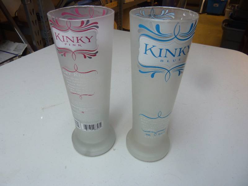 lot 9 image: Kinky Glasses