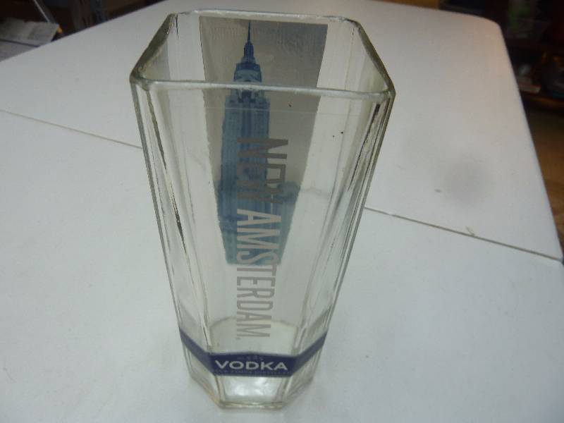 lot 10 image: New Amsterdam Vodka Vase