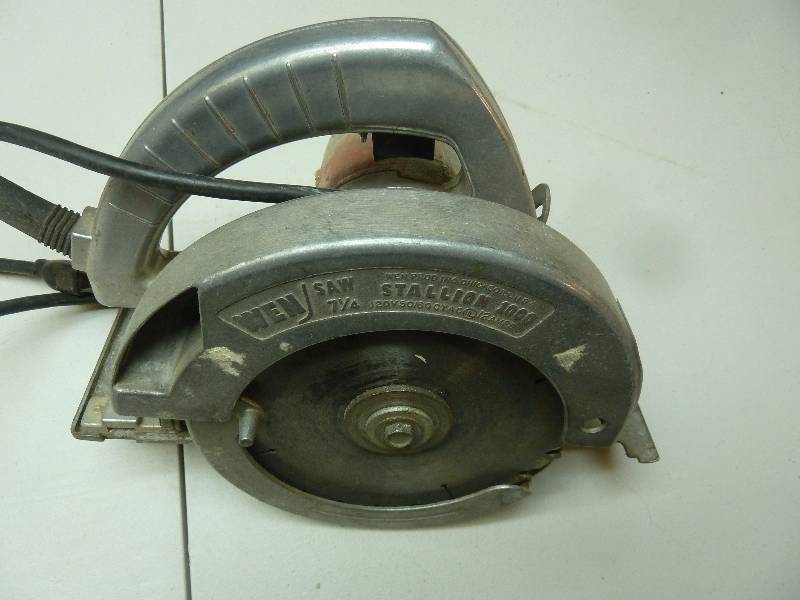lot 13 image: Vintage Circular Saw