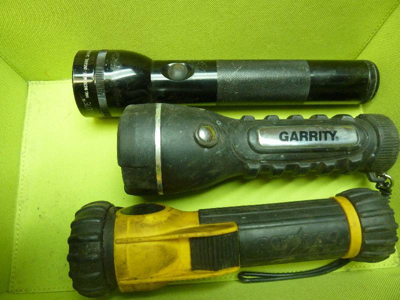 lot 21 image: Flashlight Lot