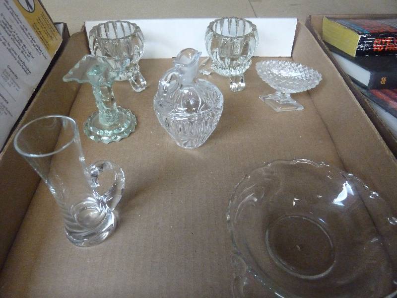 lot 32 image: Decorative Glass