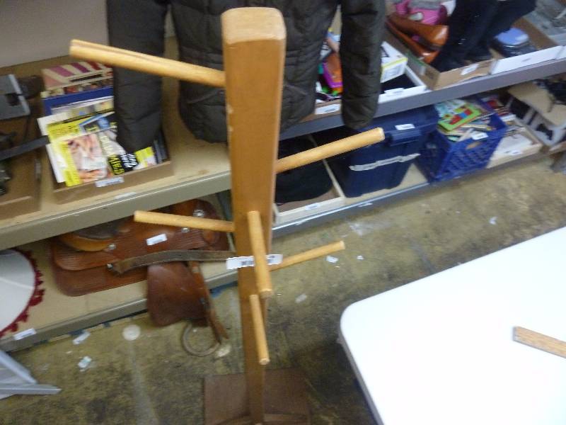 lot 45 image: CoatHat Rack