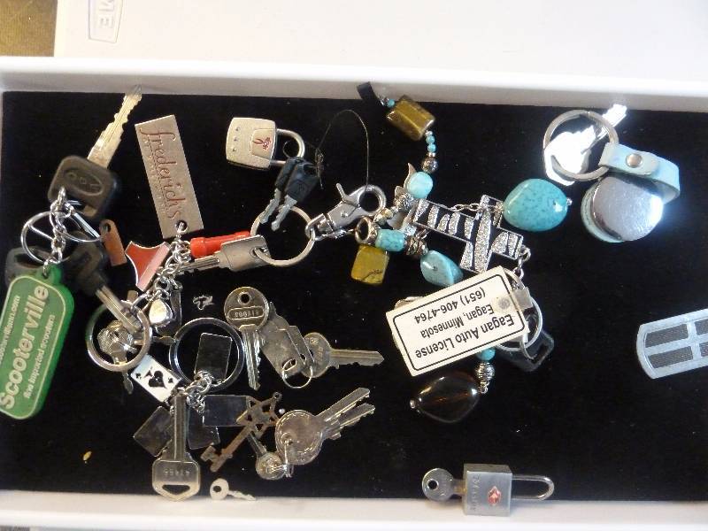 lot 86 image: KeysKey Chain Lot