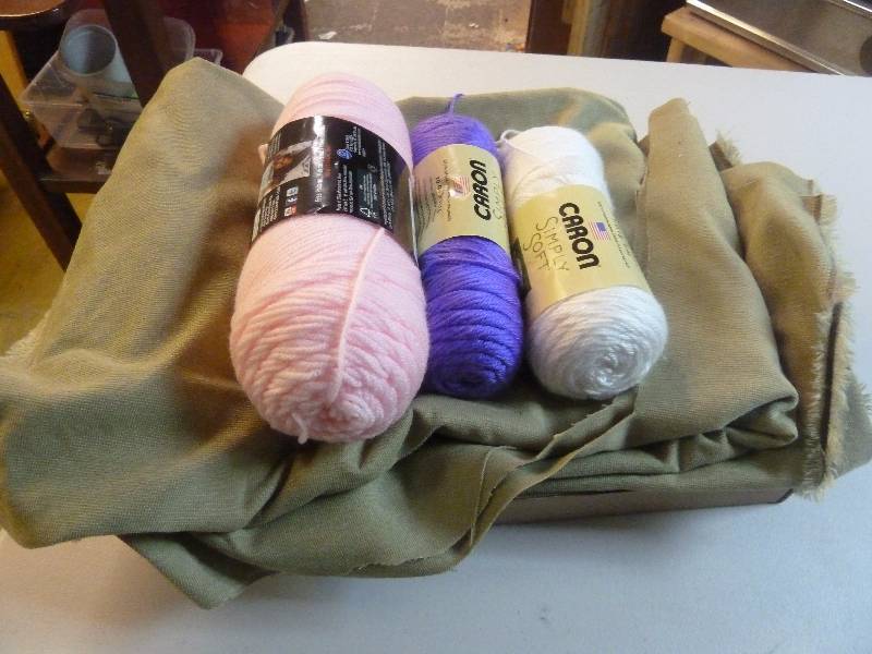 lot 94 image: Fabric & Yarn