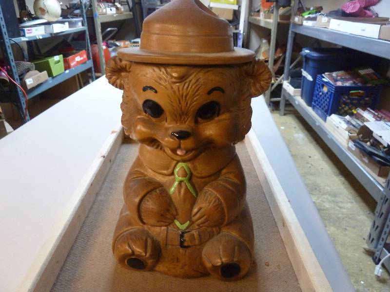 lot 95 image: Vintage Cookie Jar