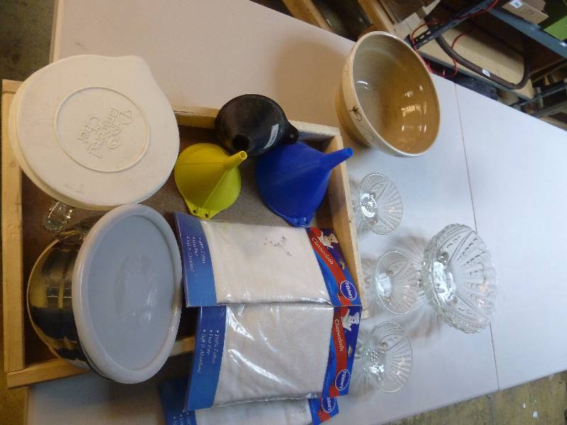 lot 99 image: Kitchen Lot