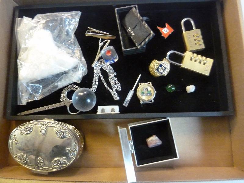 lot 121 image: Collectible Lot