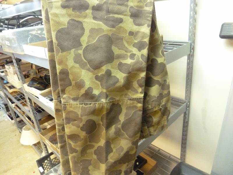 lot 124 image: Camo Hunting Pants