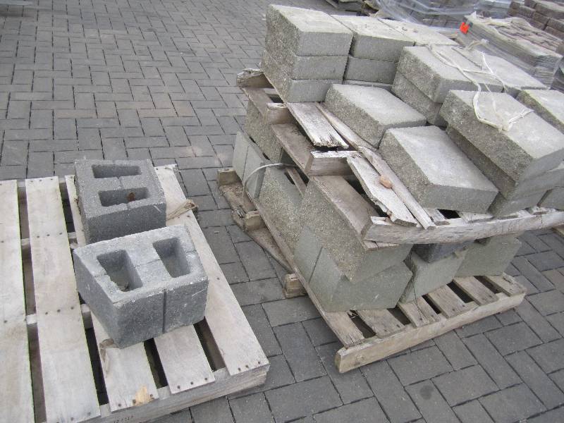 Lot of 14 8 grey straight face, 4 ...