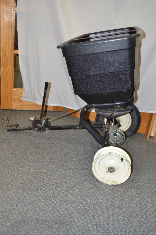 lot 153 image: Craftsman Spreader