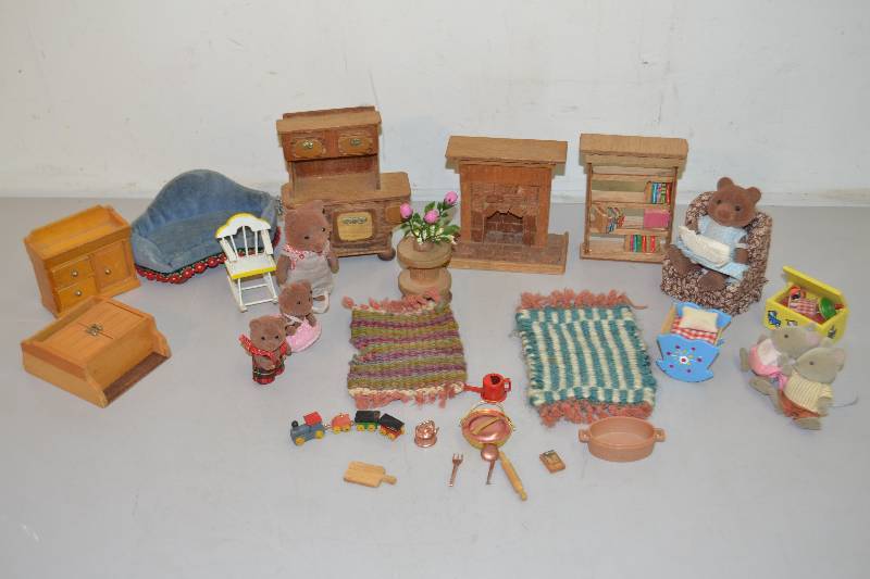 lot 162 image: Miniatures