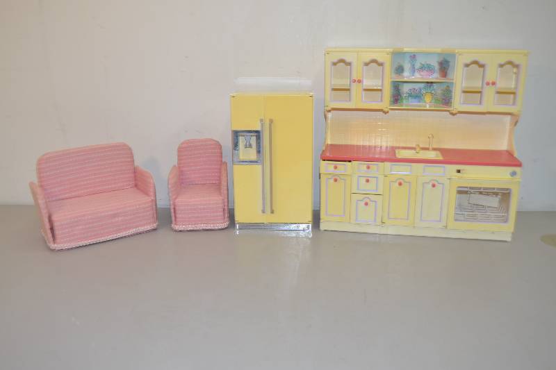 lot 163 image: Toy Kitchen Set With Couch and Chair