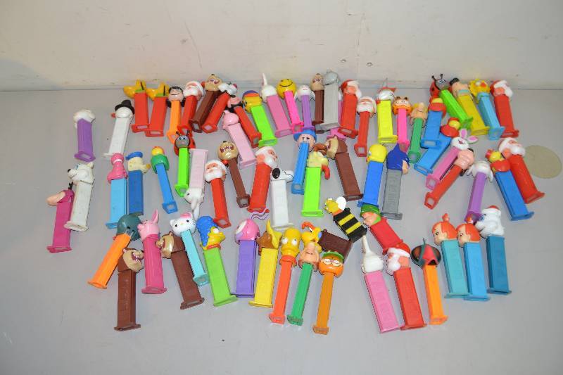 lot 149 image: PEZ dispensers