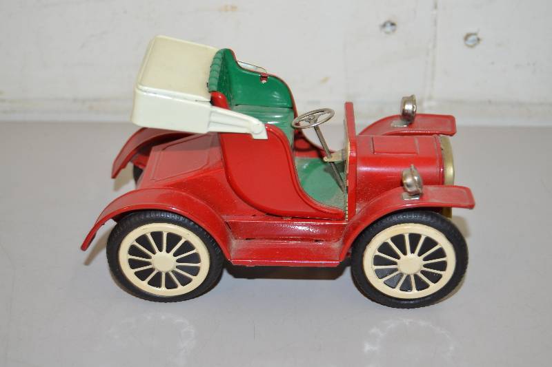 lot 194 image: VintageTin Car
