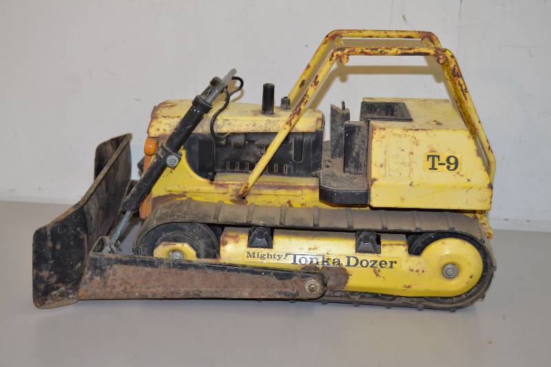 lot 198 image: Tonka Metal Dozer