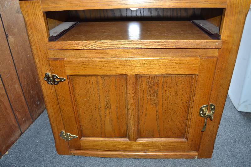 lot 240 image: Small Table