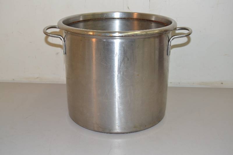 lot 246 image: NSF 12 Qt. Stainless Steel Pot