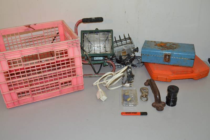 lot 253 image: Garage Items