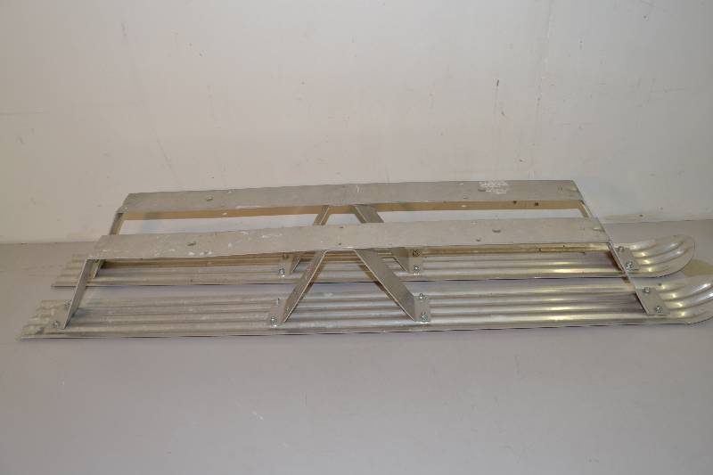 lot 264 image: Metal Skis
