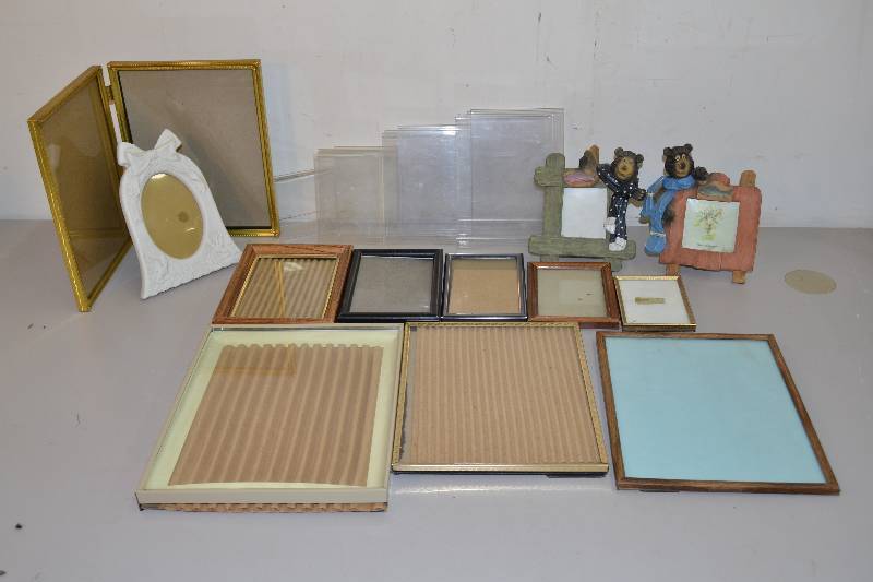 lot 271 image: Picture Frames